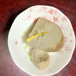 いわしのつみれと八つ頭の煮物。